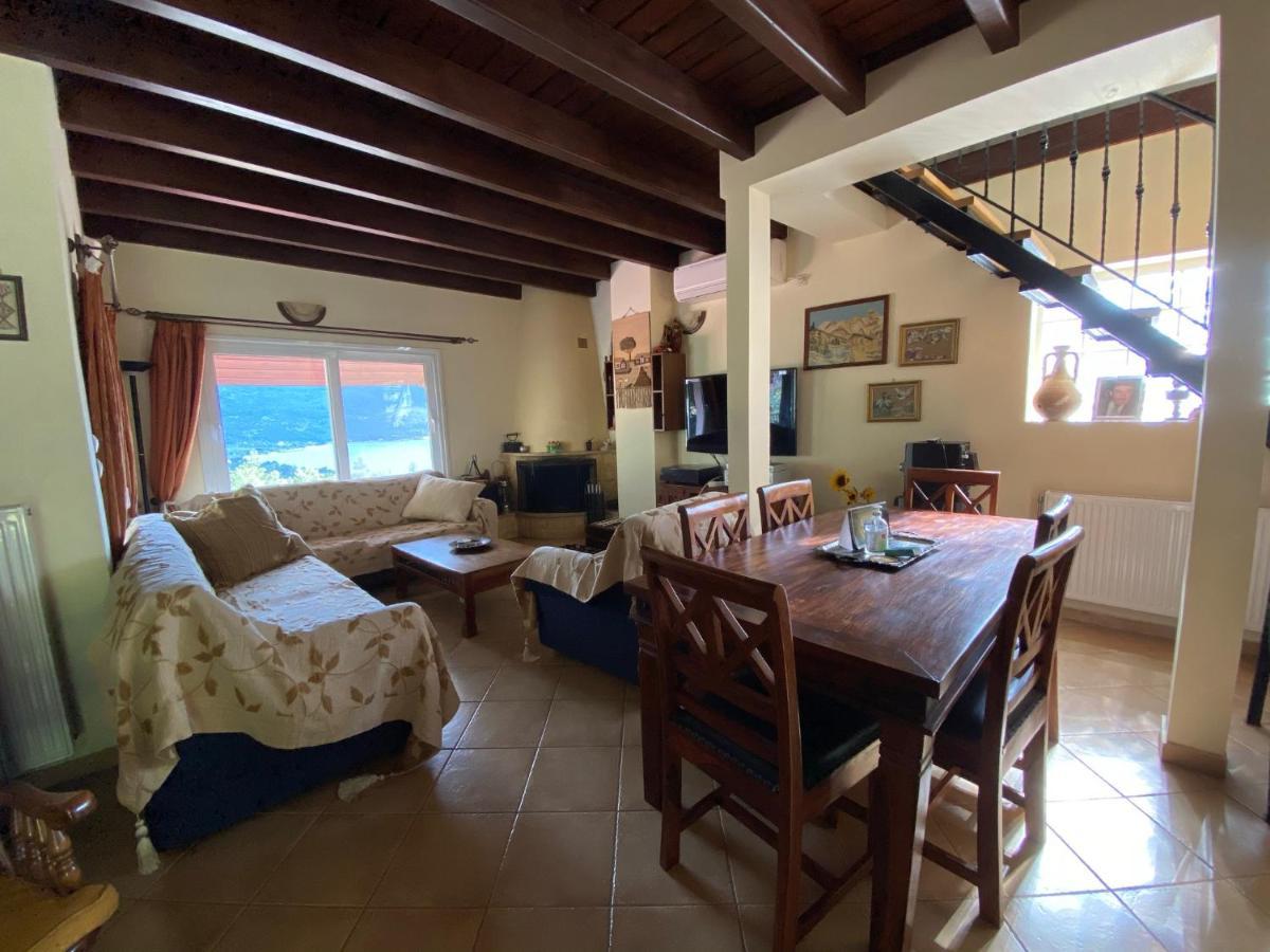Manos' Traditional Maisonette Aigosthena Bagian luar foto
