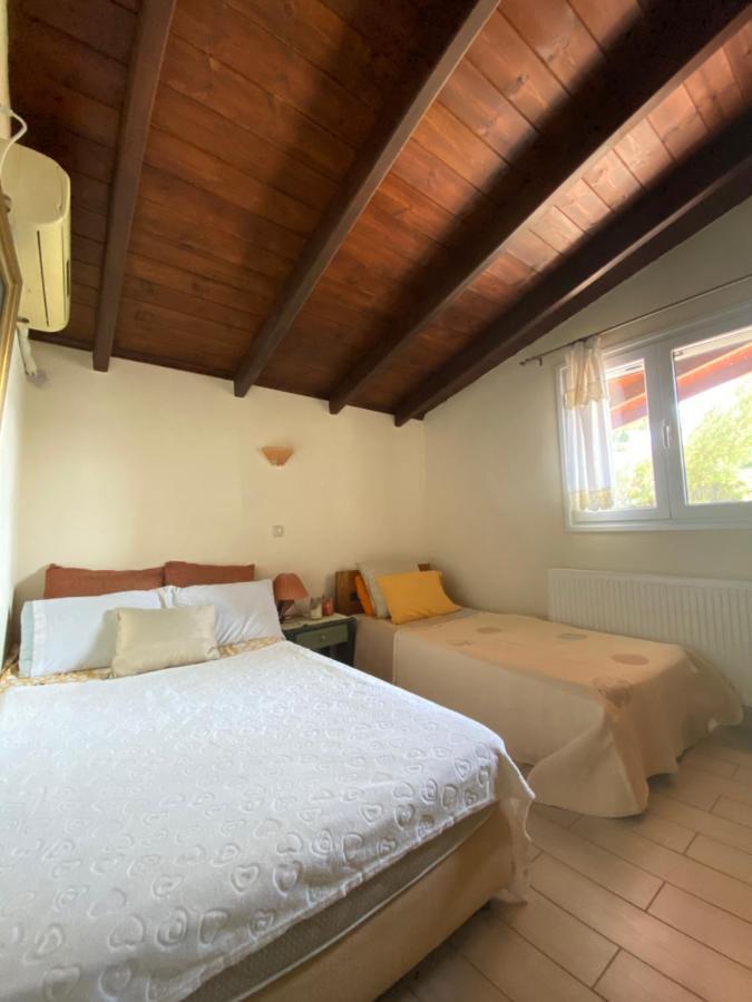 Manos' Traditional Maisonette Aigosthena Bagian luar foto